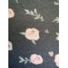 Boutons de rose fond gris